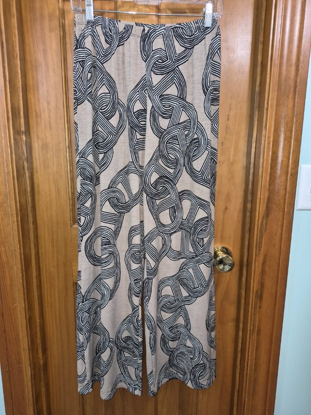 Caribe Women's Knit Pants Tan/Black/White Crop Pant Jersey Geometric Size Medium